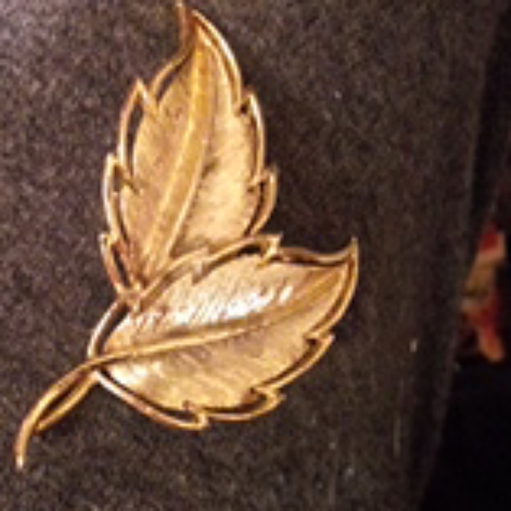 Antique Davis Bros leave brooch